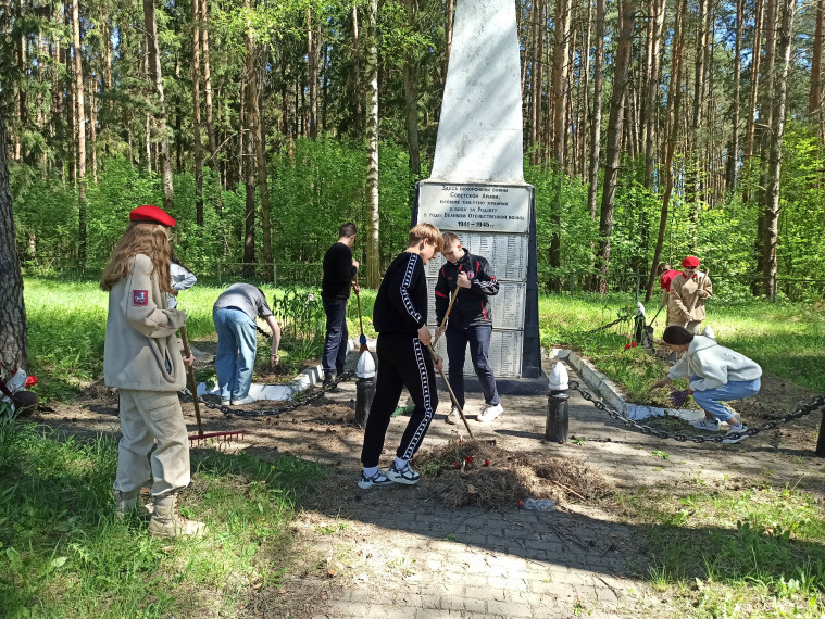 Благоустройство памятника..